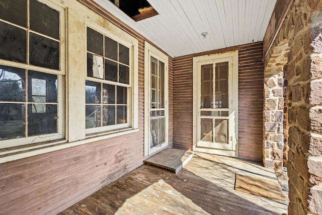 doorway to property featuring covered porch