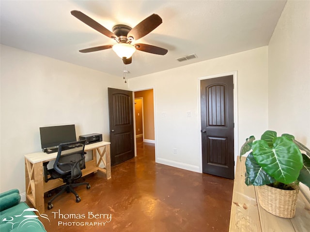 office space with finished concrete floors, visible vents, ceiling fan, and baseboards