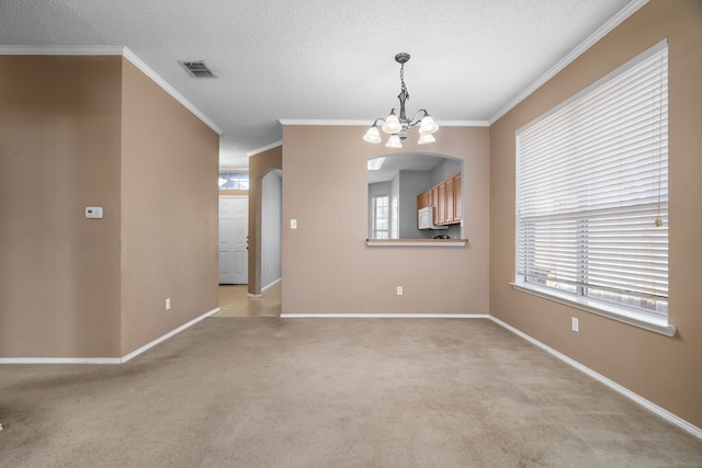 unfurnished room featuring visible vents, arched walkways, light colored carpet, a textured ceiling, and a chandelier