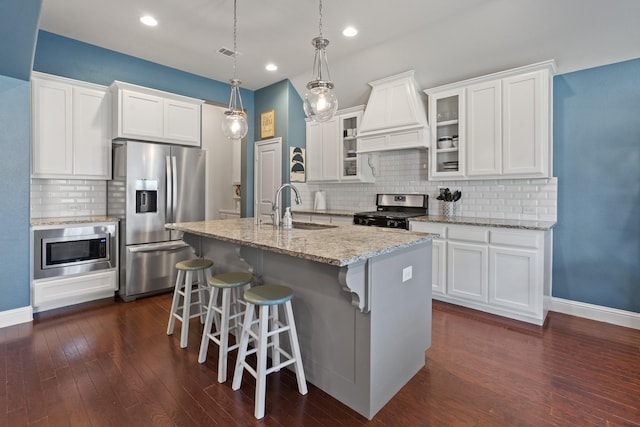 kitchen featuring stainless steel appliances, dark wood-type flooring, a sink, and visible vents