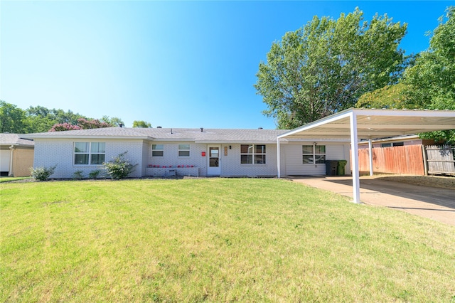 view of front of property featuring a carport, driveway, a front lawn, and fence