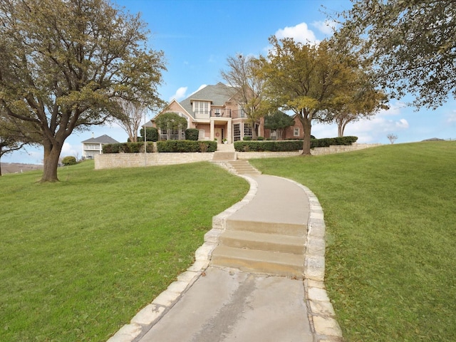 view of front of house featuring a yard