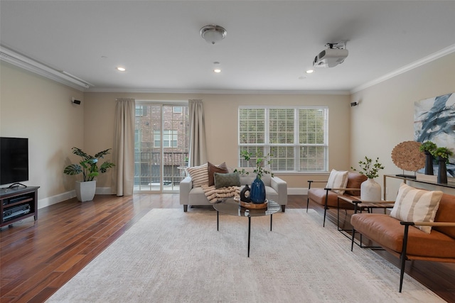 living area featuring baseboards, recessed lighting, wood finished floors, and crown molding