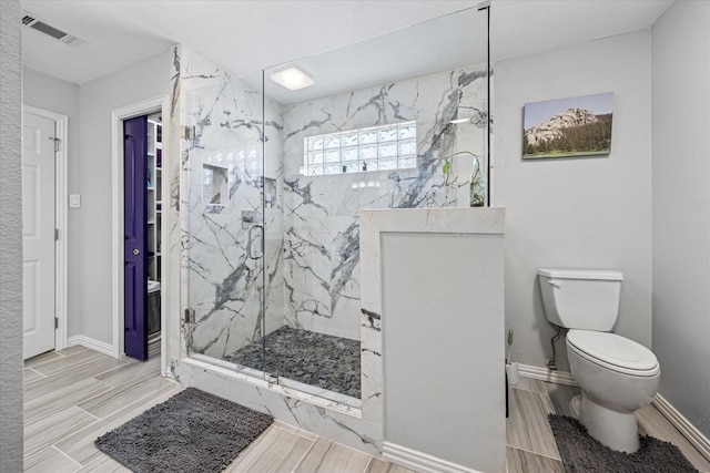 full bathroom featuring baseboards, visible vents, toilet, and a marble finish shower