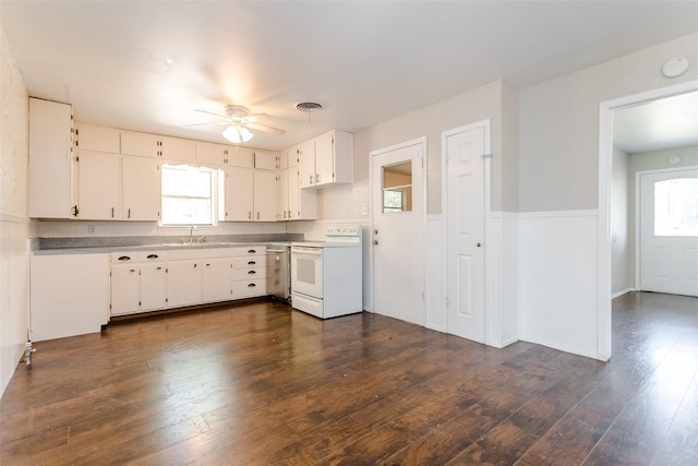 kitchen featuring dark wood-style flooring, white electric stove, visible vents, a sink, and plenty of natural light