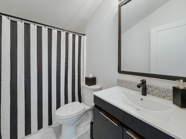 full bathroom with toilet, a shower with curtain, and vanity