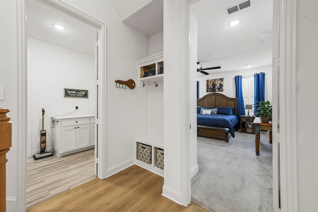 mudroom featuring light wood finished floors, recessed lighting, visible vents, ceiling fan, and baseboards