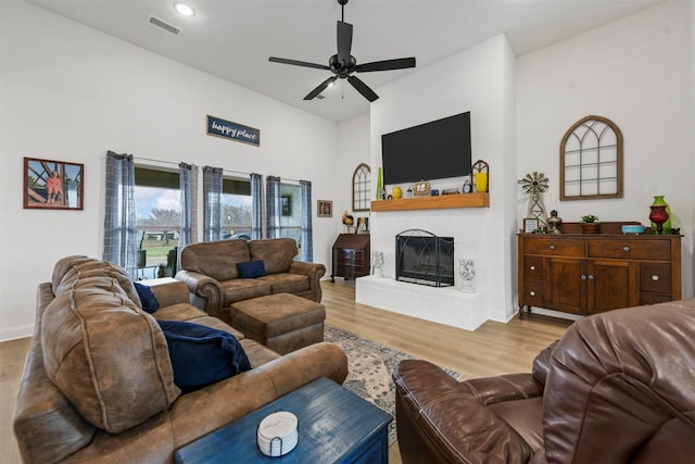 living area featuring ceiling fan, recessed lighting, a fireplace, wood finished floors, and visible vents