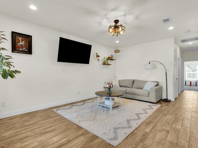 living area featuring recessed lighting, visible vents, light wood-style flooring, and baseboards