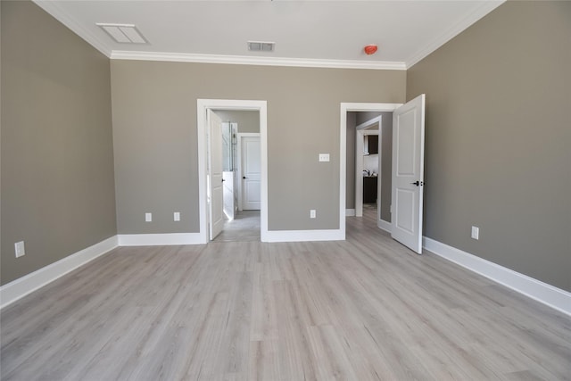 unfurnished bedroom featuring baseboards, visible vents, and ornamental molding