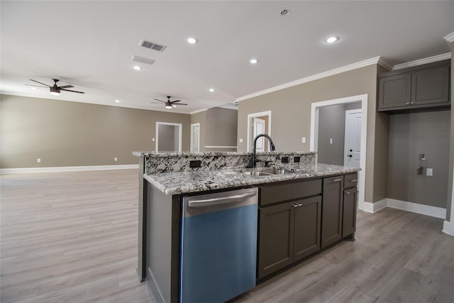 kitchen featuring visible vents, a kitchen island with sink, ornamental molding, a sink, and dishwashing machine