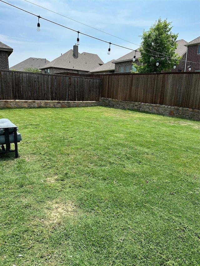 view of yard featuring a fenced backyard