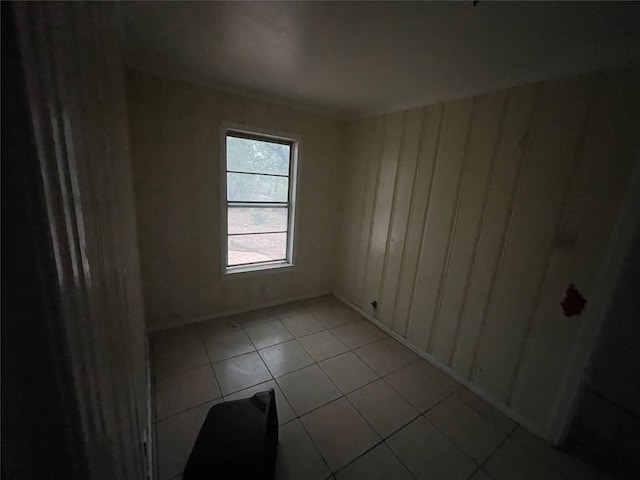 spare room featuring light tile patterned floors