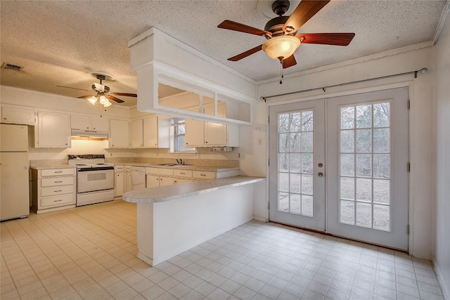 kitchen featuring light floors, visible vents, a sink, white appliances, and a peninsula