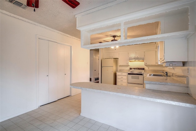 kitchen featuring white appliances, visible vents, ceiling fan, under cabinet range hood, and a sink