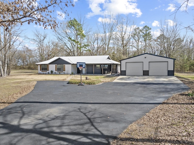 view of front of house with a detached garage and an outdoor structure