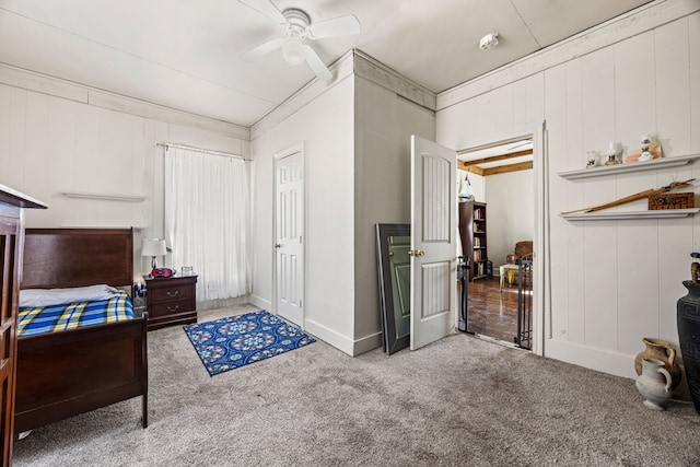 bedroom with carpet, crown molding, and ceiling fan