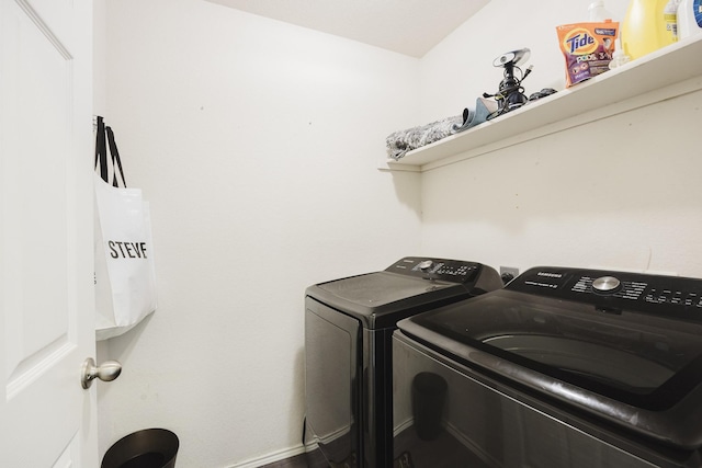 washroom with laundry area and washer and clothes dryer