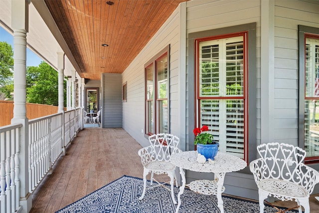 view of patio / terrace with covered porch