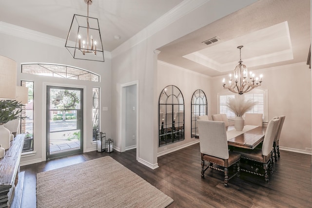 foyer with plenty of natural light, dark wood-style floors, visible vents, and a chandelier