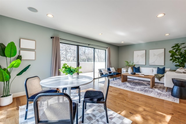 dining space featuring recessed lighting, light wood-type flooring, and baseboards
