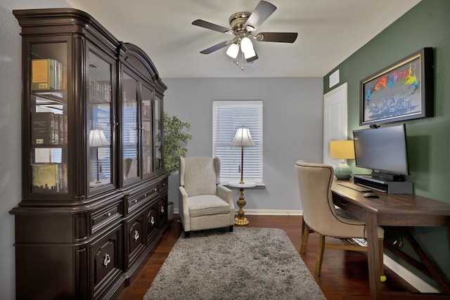 home office featuring dark wood-style floors, ceiling fan, visible vents, and baseboards