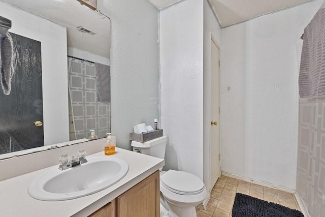 full bathroom with toilet, a shower with shower curtain, vanity, and visible vents