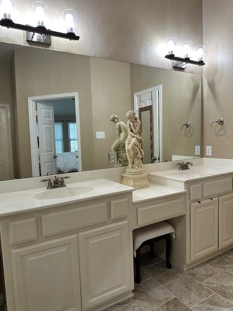 full bathroom with ensuite bathroom and vanity