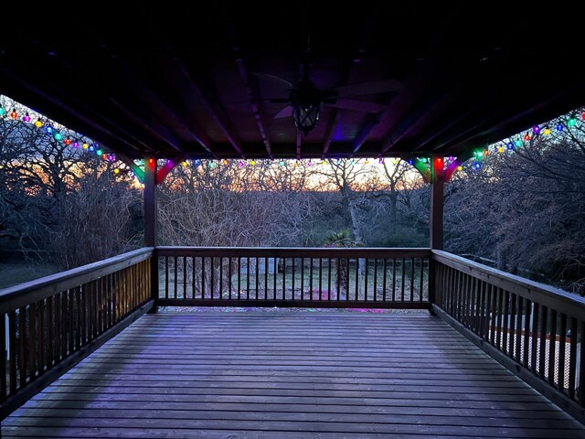 deck with a ceiling fan