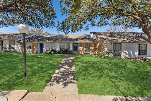 single story home featuring a front yard