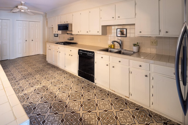 kitchen with crown molding, decorative backsplash, stainless steel appliances, and a sink