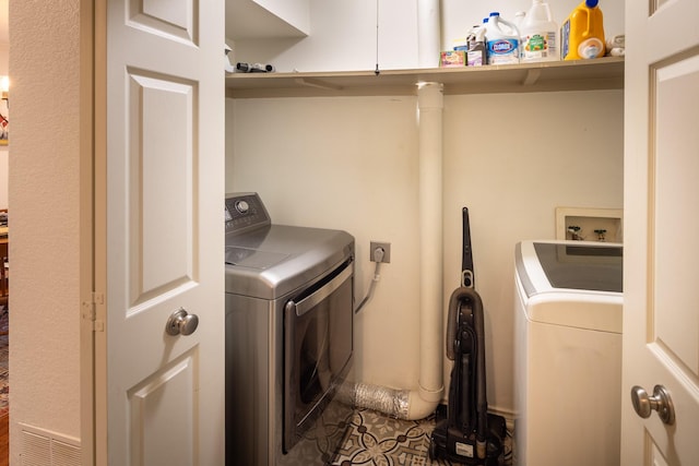 laundry area with laundry area and washer and clothes dryer