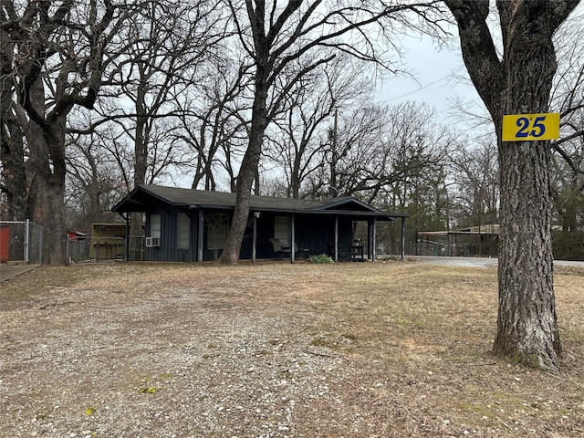 view of front facade featuring fence