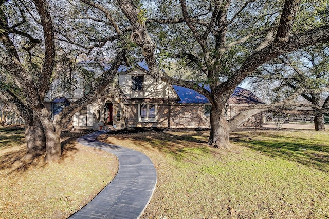 view of front of home featuring a front yard and brick siding