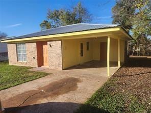 exterior space with driveway and a front lawn