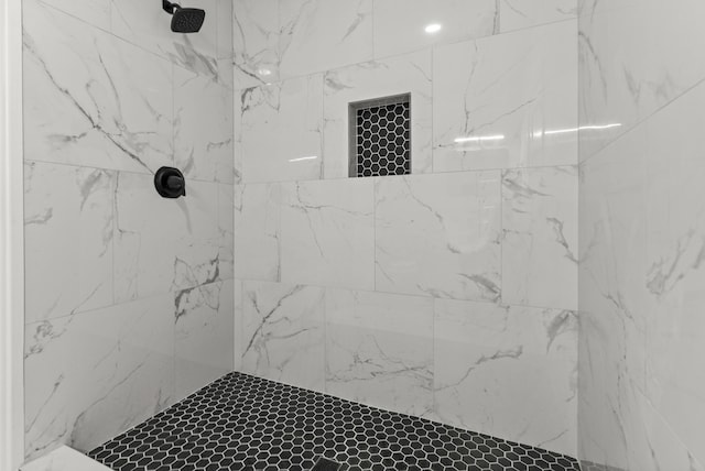 bathroom featuring tiled shower