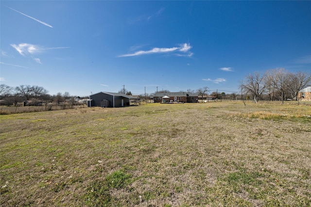 view of yard featuring a rural view