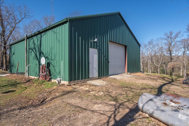 view of outbuilding with an outdoor structure and driveway