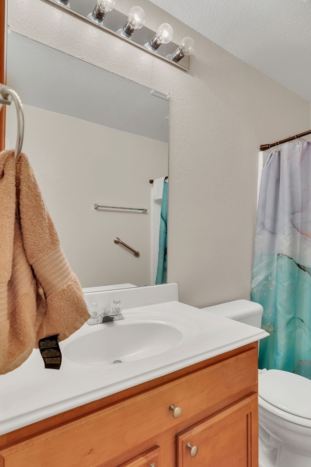 full bath featuring toilet, curtained shower, and vanity