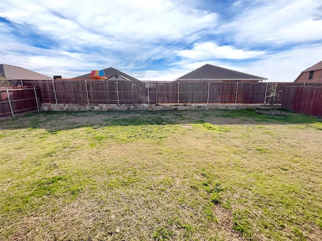 view of yard featuring a fenced backyard