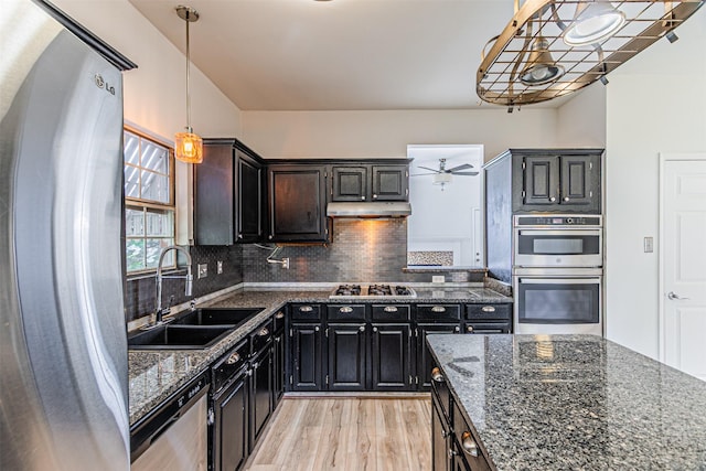 1542 Home Park Dr, Allen, TX 75002 - kitchen featuring a sink, appliances with stainless steel finishes, light wood-style floors, backsplash, and a ceiling fan