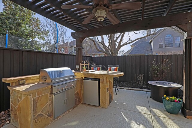 view of patio / terrace featuring a pergola, a ceiling fan, a fenced backyard, and area for grilling