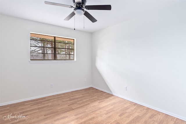 empty room featuring light wood finished floors, ceiling fan, and baseboards