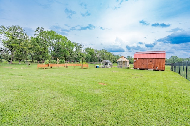 view of yard with an outbuilding and fence