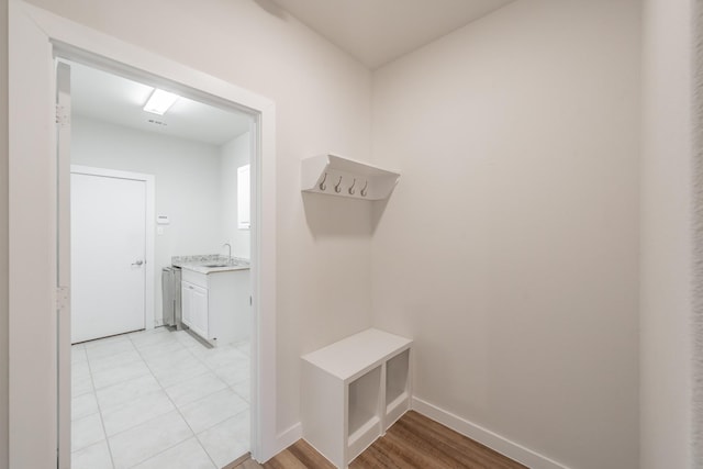 mudroom featuring a sink and baseboards