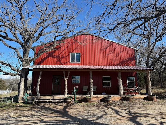 view of front of property featuring metal roof and a porch