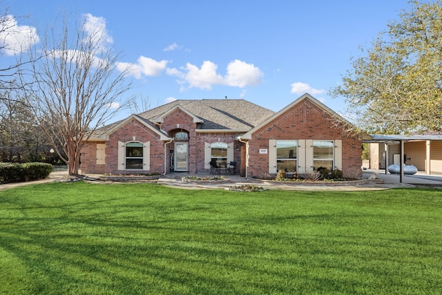 view of front facade featuring brick siding, a shingled roof, and a front lawn