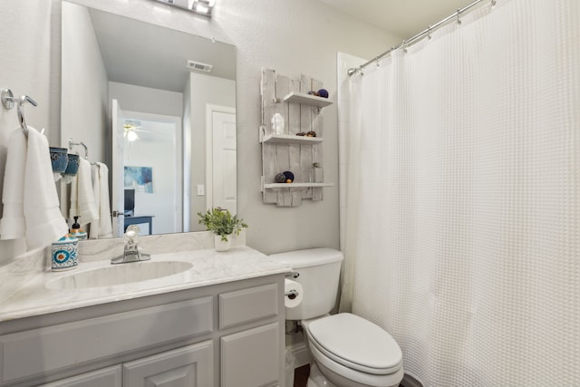 full bathroom featuring visible vents, curtained shower, toilet, and vanity