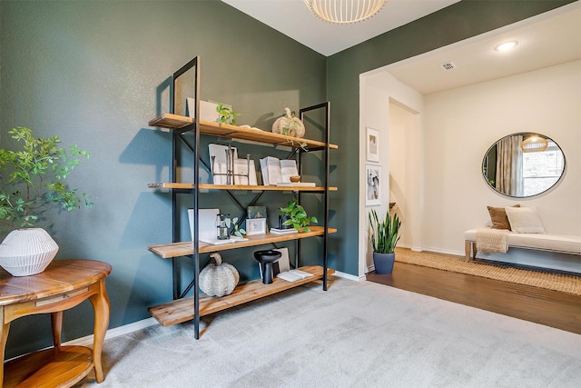 living area featuring carpet, visible vents, baseboards, and recessed lighting