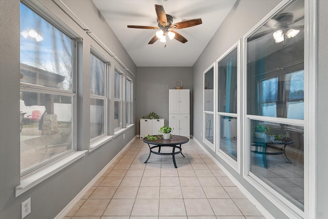 sunroom with ceiling fan